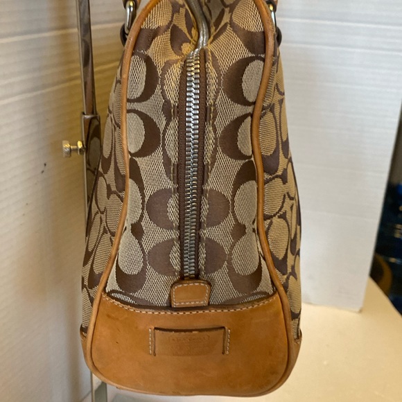 VGUC. Vintage coach shoulder bag. Signature C canvas, logo, trimmed and leather. - Picture 8 of 16